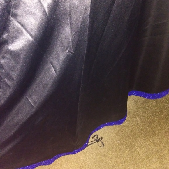 Gown - Picture 5 of 5